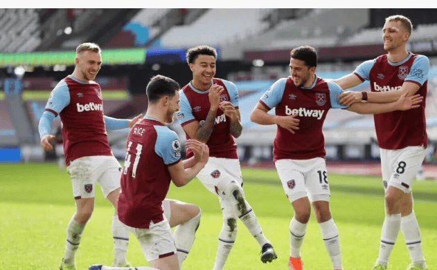 活塞122-117击败步行者，豪取13连胜，追平队史最长连胜纪录。